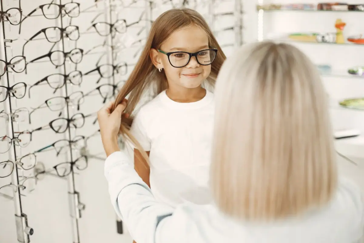 Jak zlepšit zrak u dětí: 8 tipů od optometristů