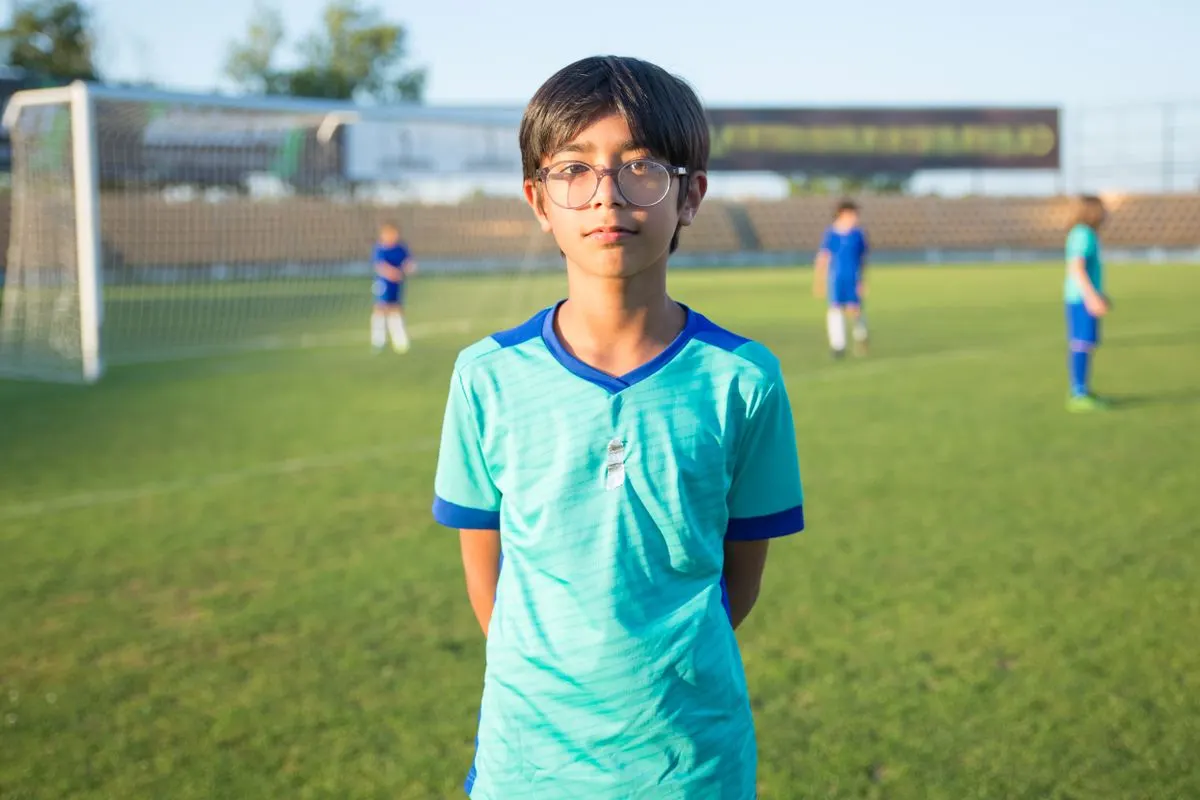 Brýle na fotbal: Jak vybrat sportovní dioptrické brýle pro míčové sporty